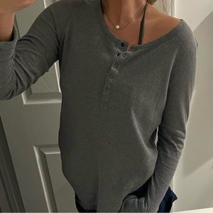 GRAY LONG SLEEVE BUTTON UP TSHIRT